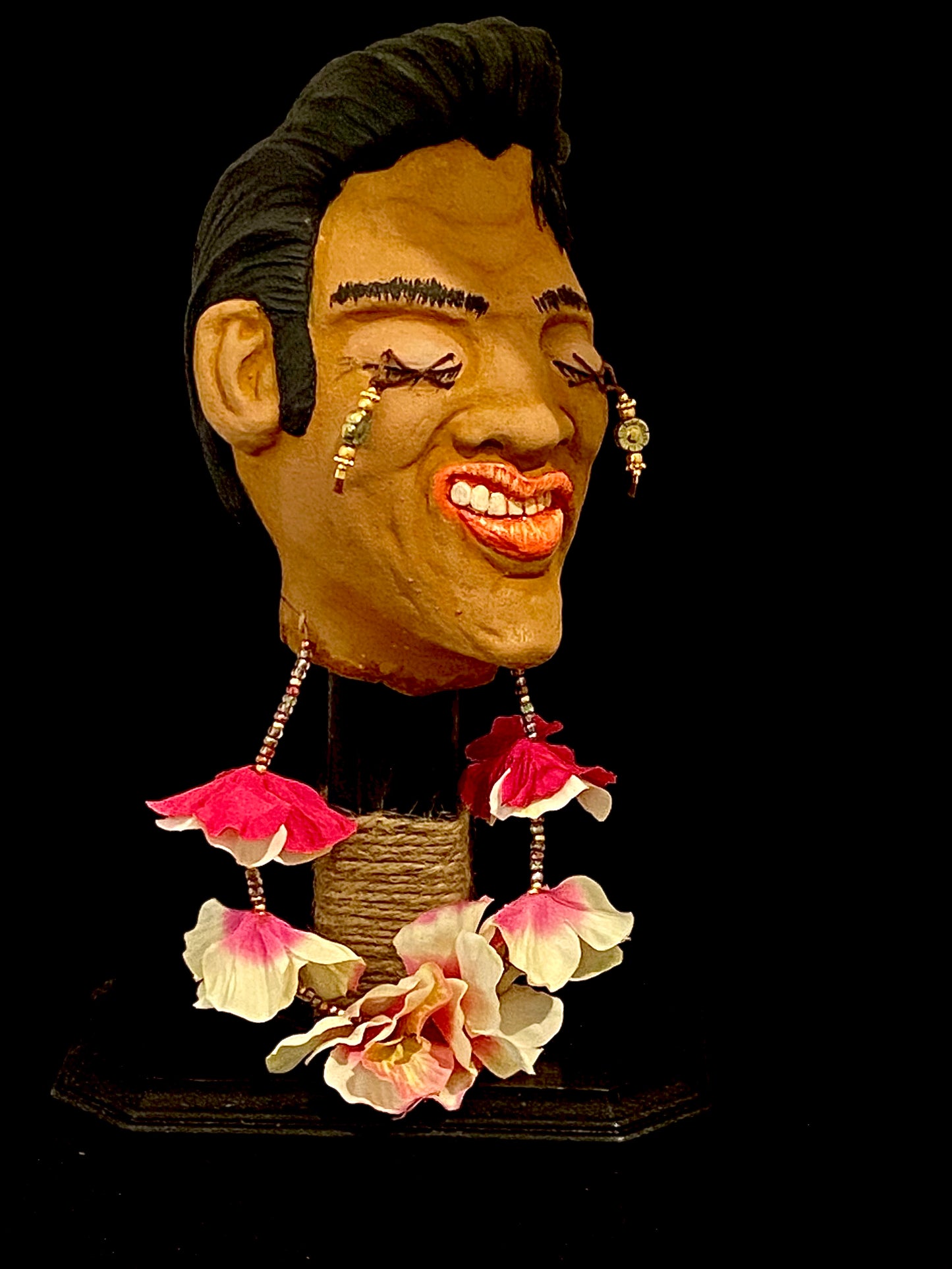 Shrunken Elvis Head white/pink Lei