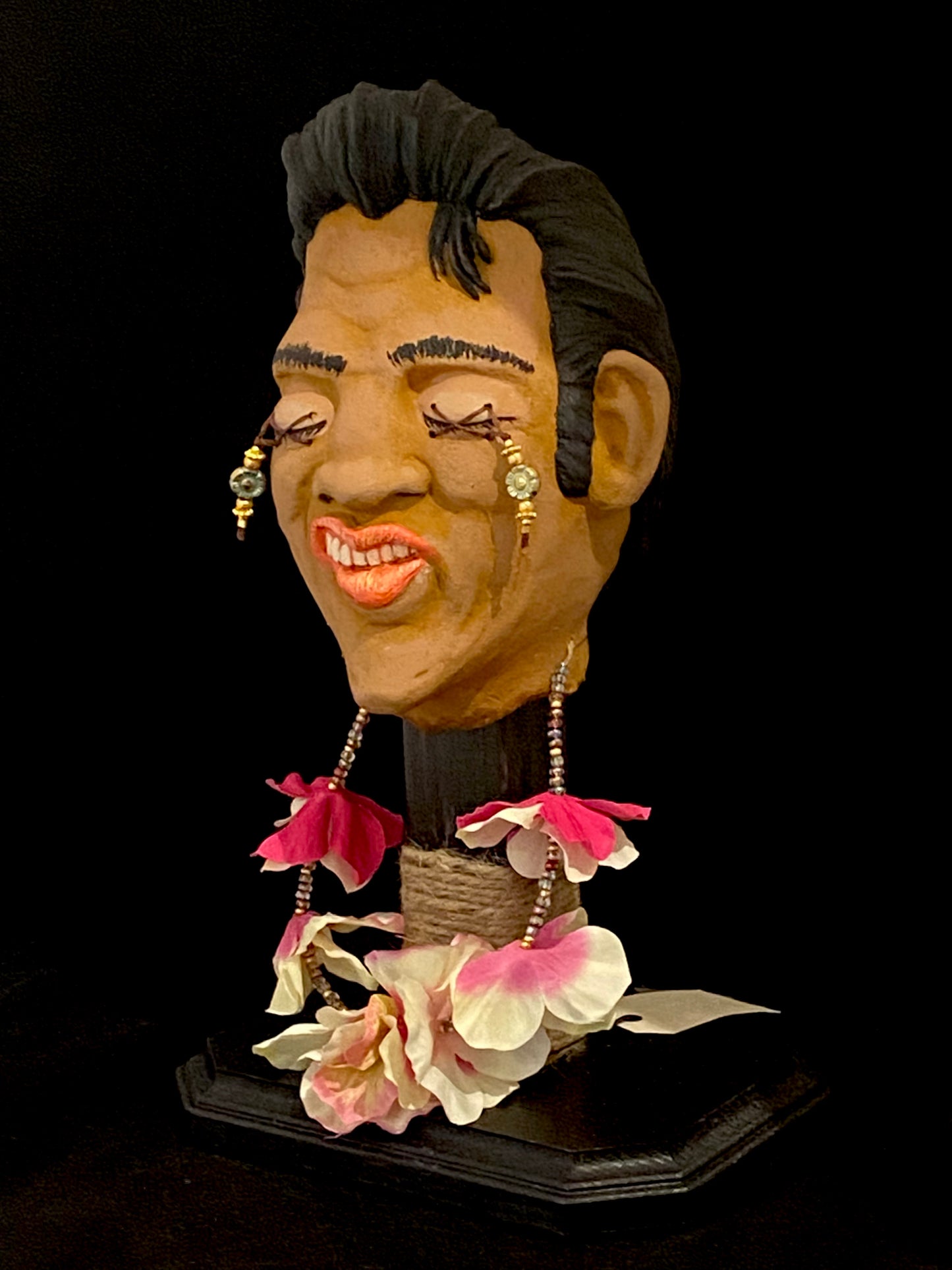 Shrunken Elvis Head white/pink Lei