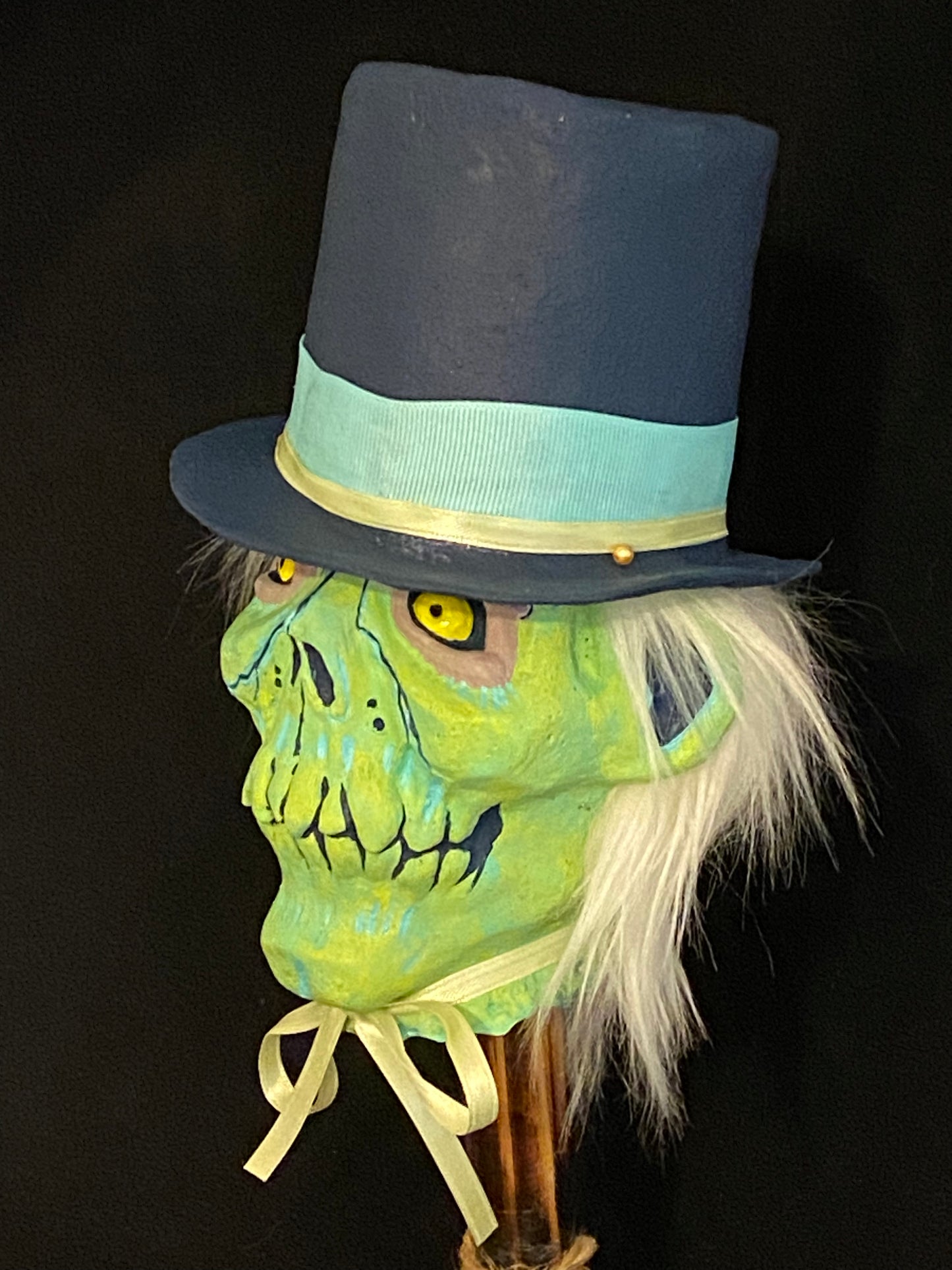 Blue Hat Hatbox Ghost Shrunke Head
