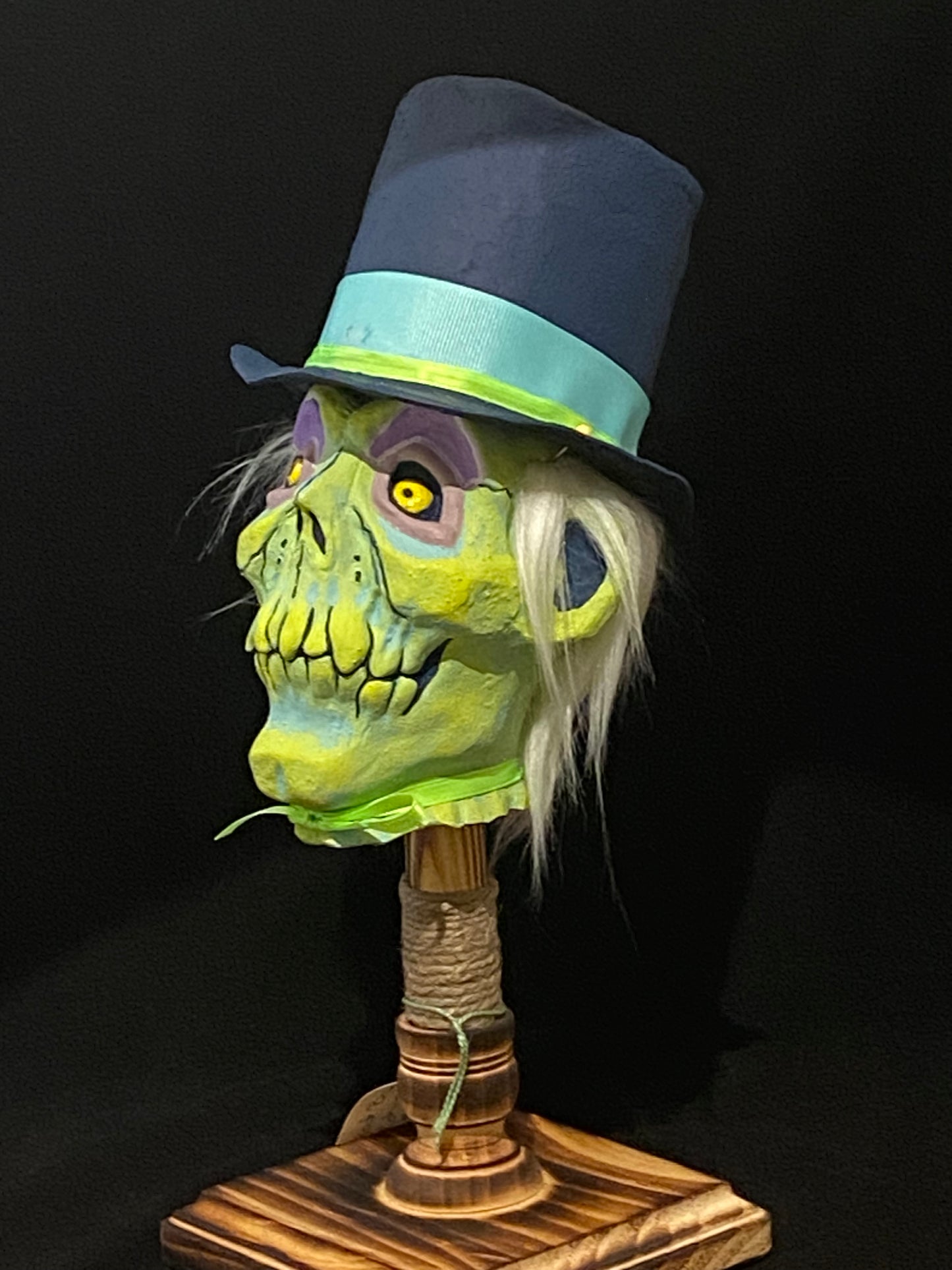 Blue Hat Hatbox Ghost Shrunke Head